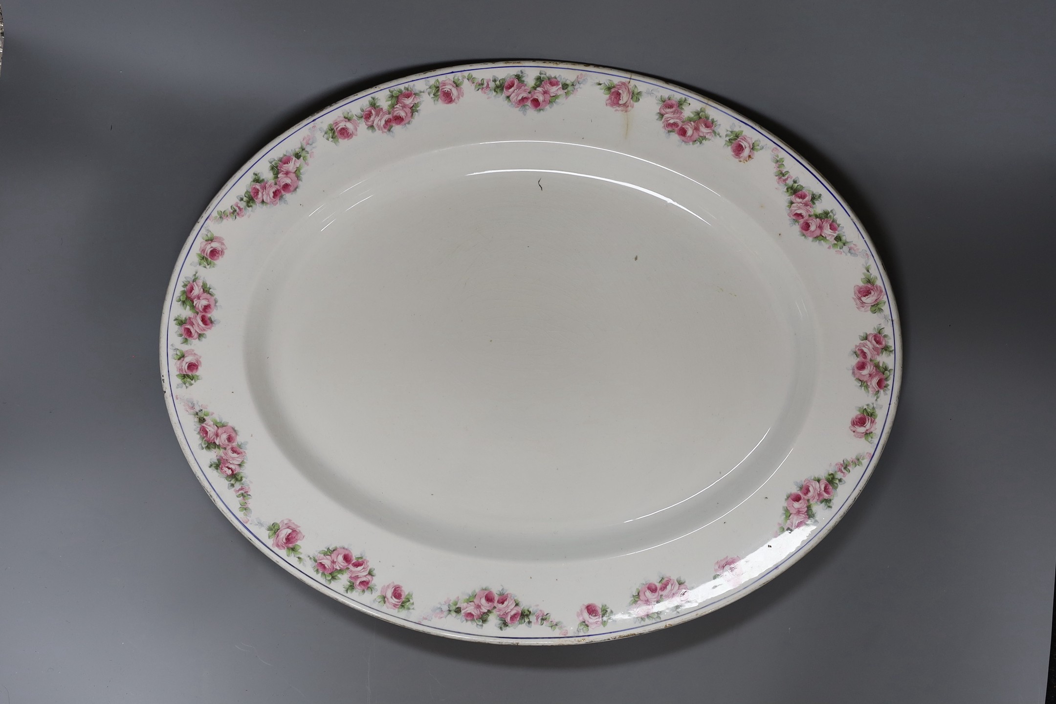 A Bridgwood vegetable tureen with ladle and stand, 23cm tall